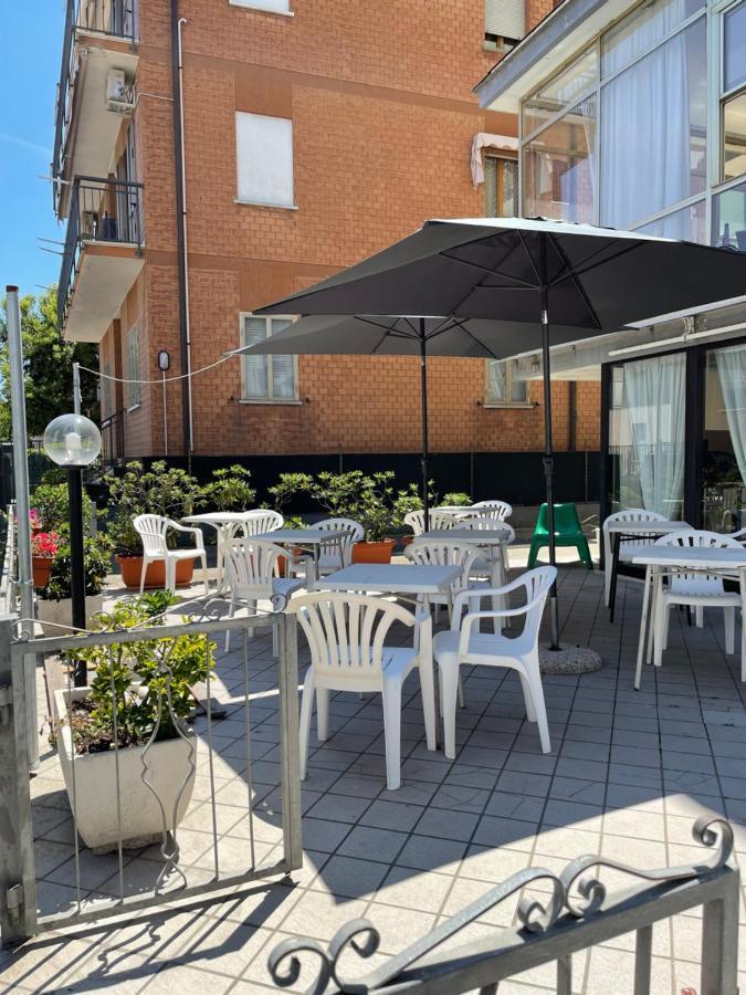 Hotel Orlov רימיני מראה חיצוני תמונה