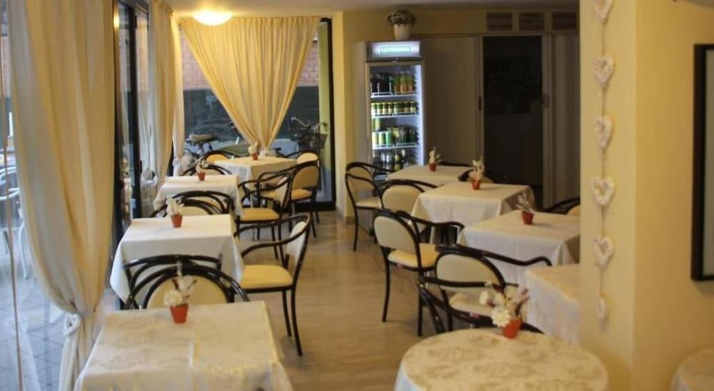 Hotel Orlov רימיני מראה חיצוני תמונה