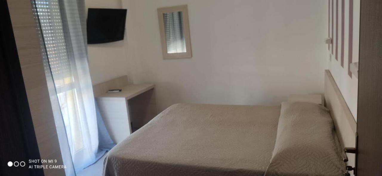 Hotel Orlov רימיני מראה חיצוני תמונה