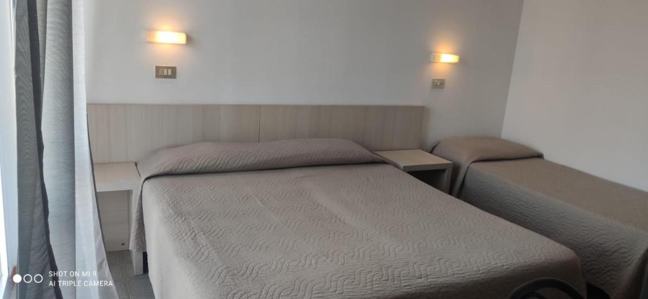 Hotel Orlov רימיני מראה חיצוני תמונה