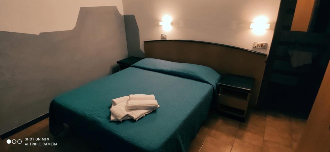 Hotel Orlov רימיני מראה חיצוני תמונה