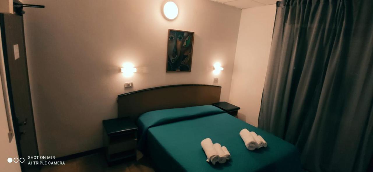 Hotel Orlov רימיני מראה חיצוני תמונה