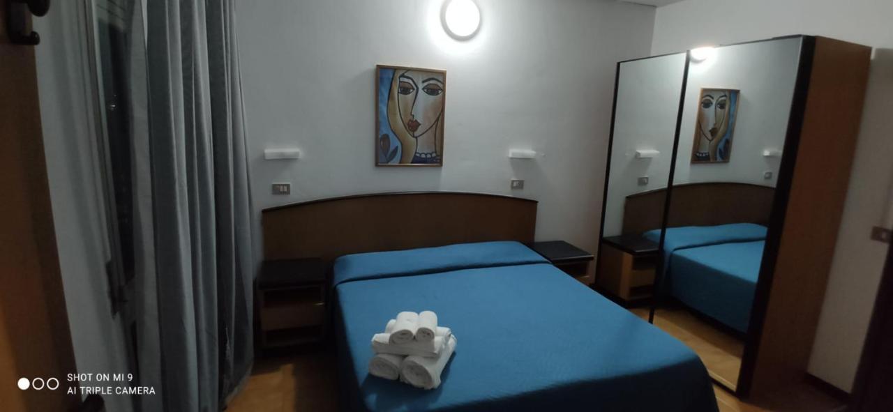 Hotel Orlov רימיני מראה חיצוני תמונה
