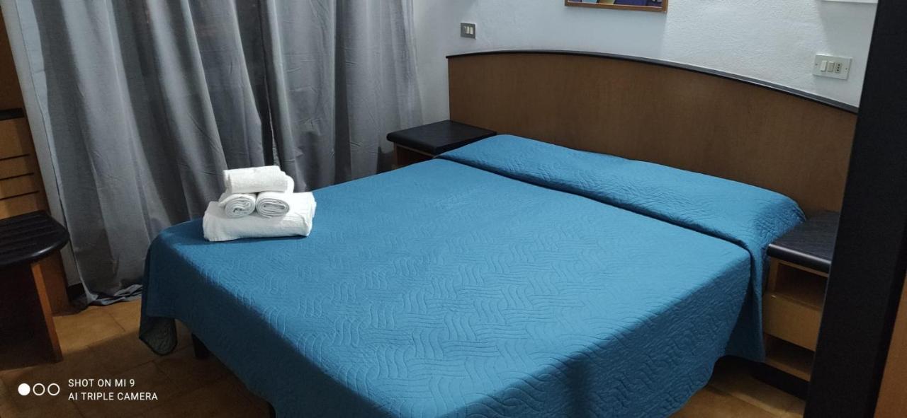 Hotel Orlov רימיני מראה חיצוני תמונה
