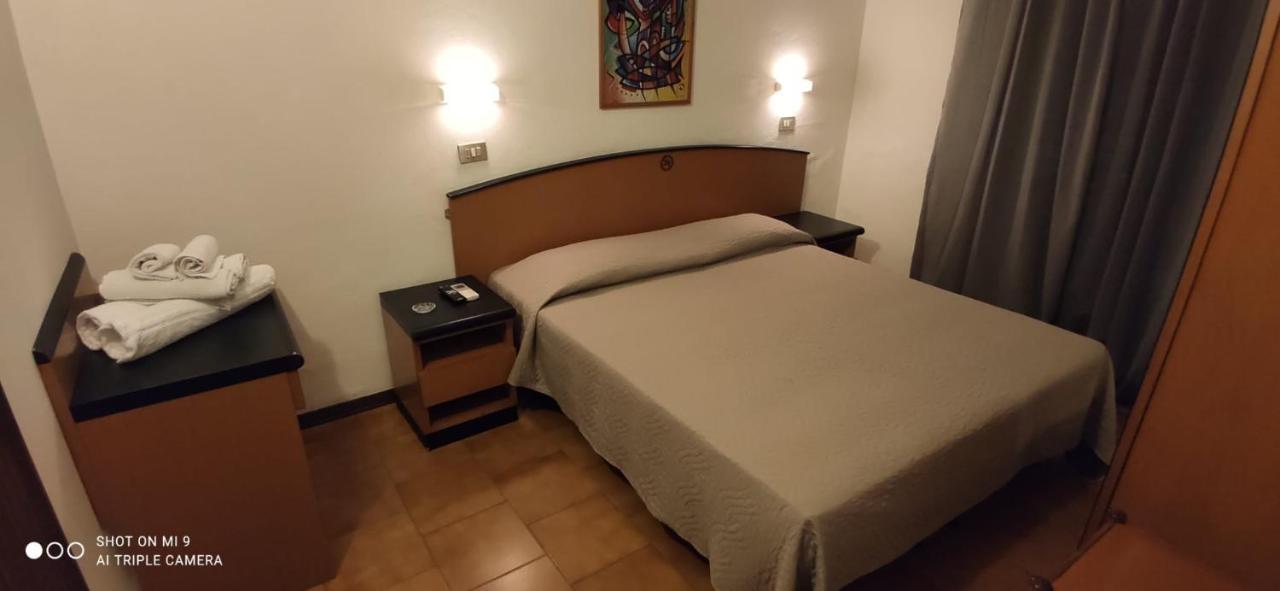 Hotel Orlov רימיני מראה חיצוני תמונה