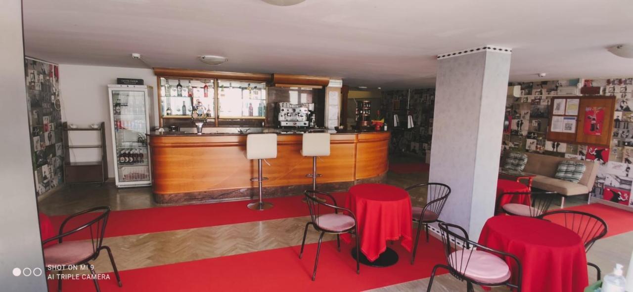 Hotel Orlov רימיני מראה חיצוני תמונה