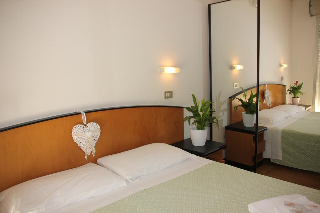 Hotel Orlov רימיני מראה חיצוני תמונה