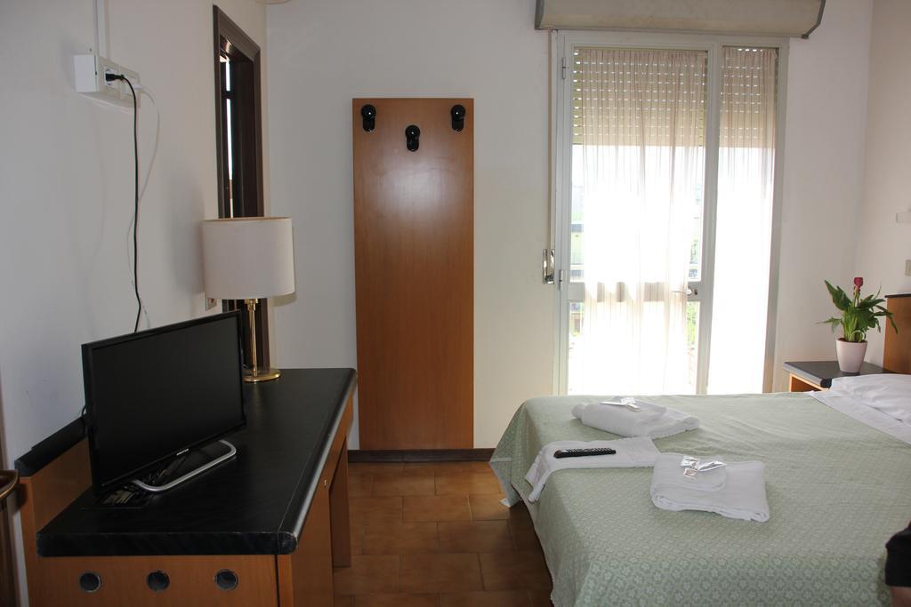 Hotel Orlov רימיני מראה חיצוני תמונה
