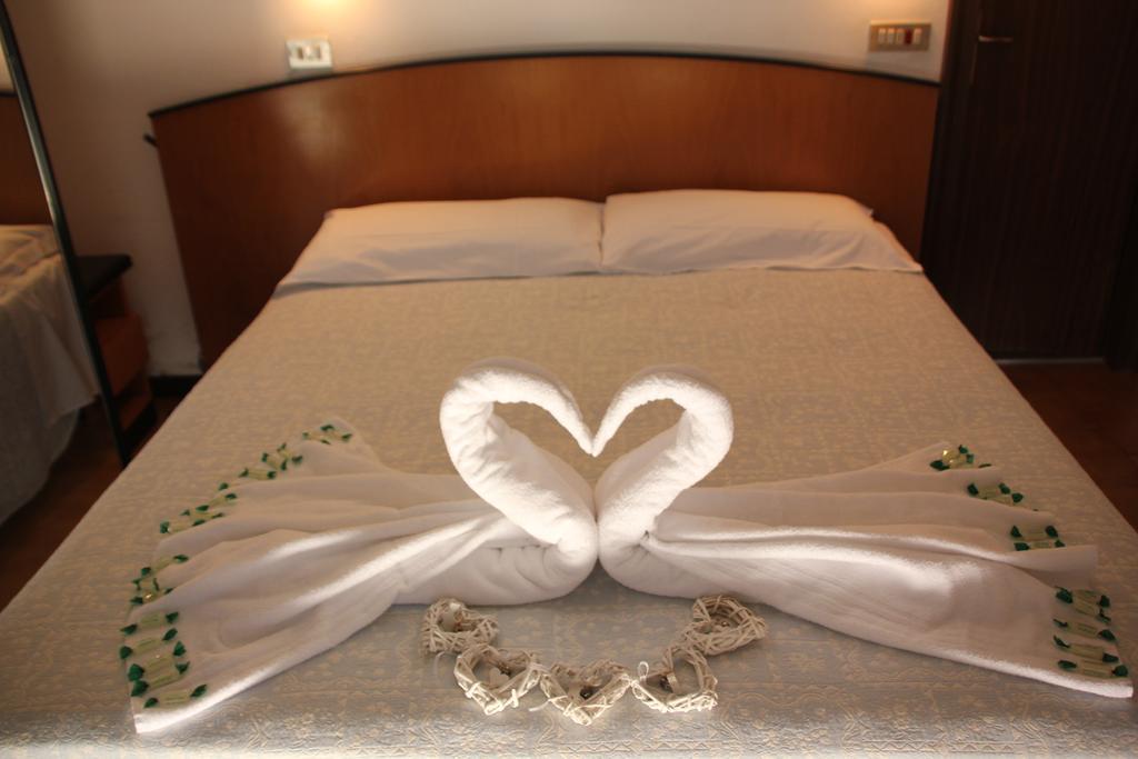 Hotel Orlov רימיני מראה חיצוני תמונה
