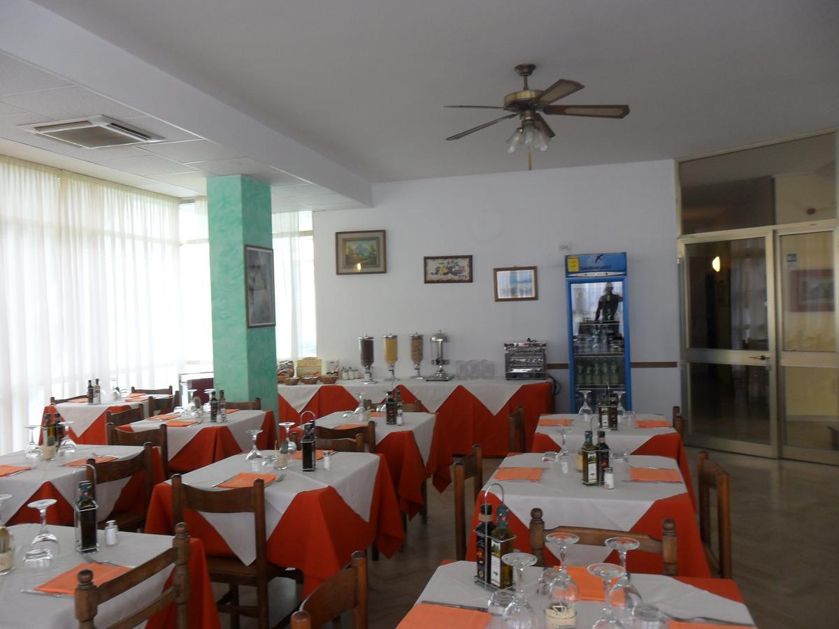Hotel Orlov רימיני מראה חיצוני תמונה